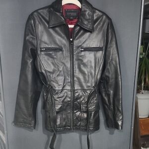 Vintage Express Black Leather Jacket with Classic Design and Zipper Closure